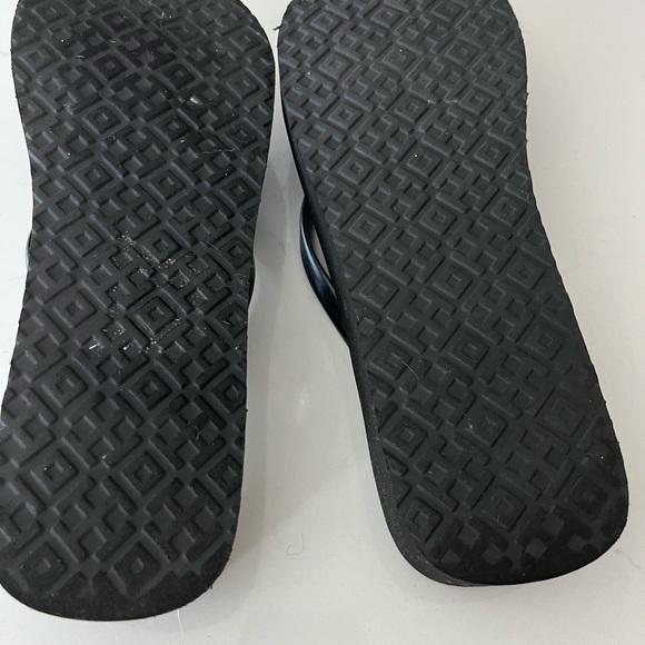 Tory Burch black thong sandles - Picture 3 of 7